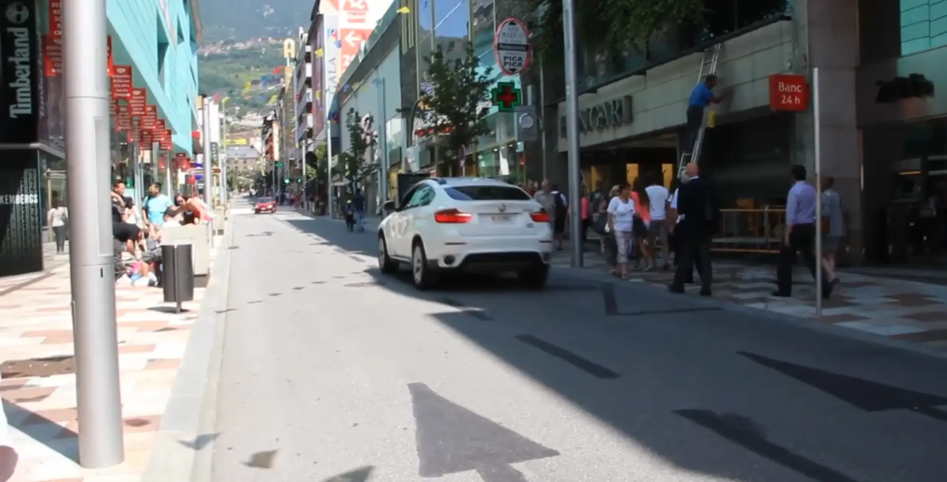 Avenida Meritxell antes - con tráfico
