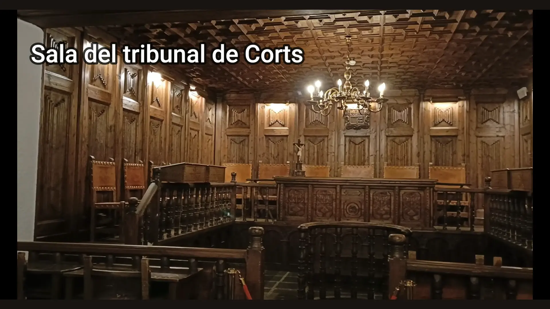 Interior de la Casa de la Vall, sala del tribunal de corts