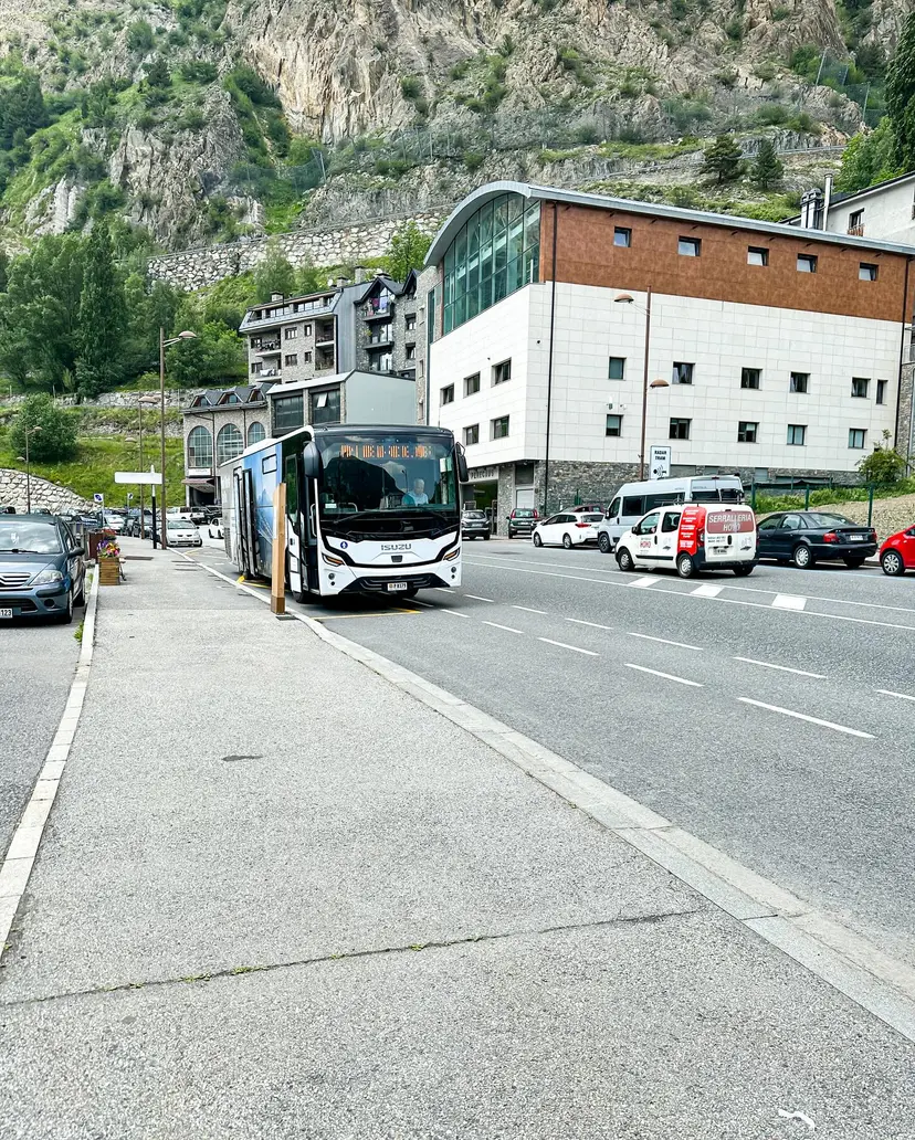 Parada de bus hacia el Puente Tibetano - vista 2