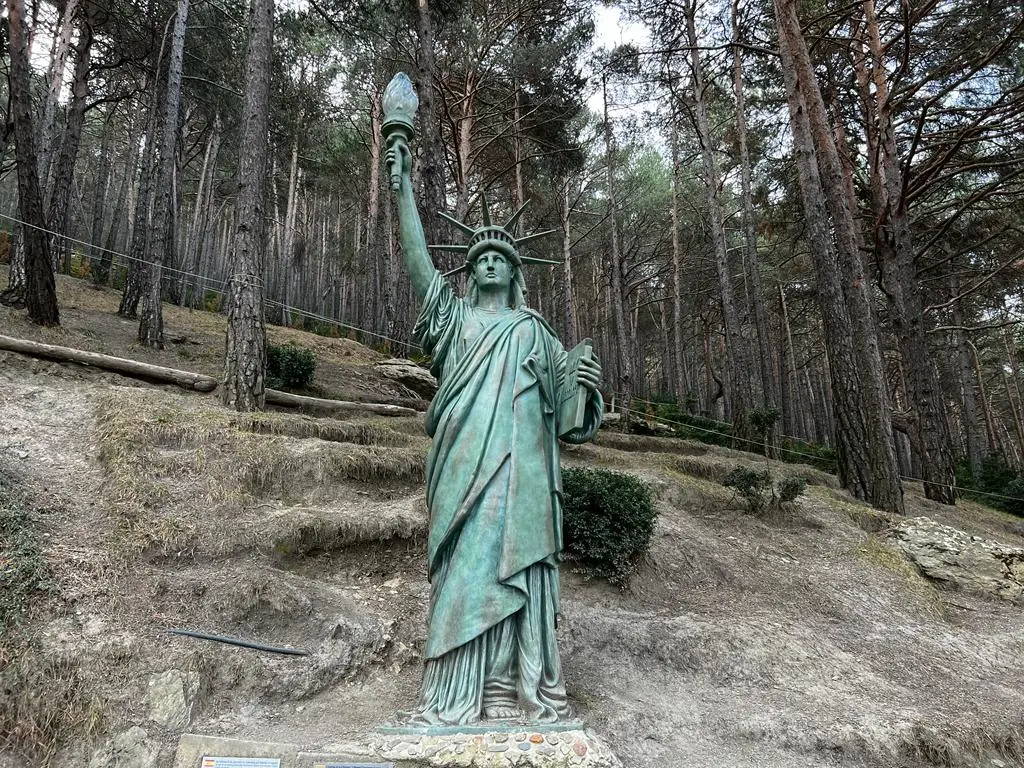 Estatua de la Libertad en Jardines de Juberri