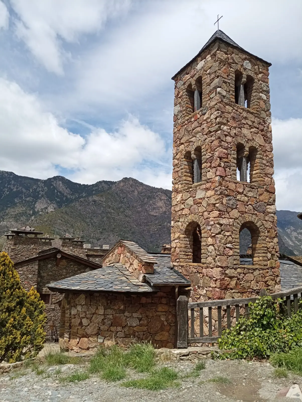 Église de Sant Ivo dans le vieux centre d'Auvinyà
