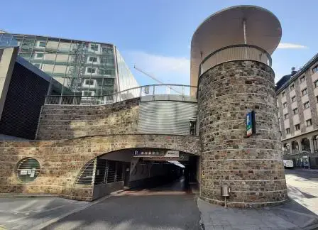 Entrada del parking Empark Escaldes Centre gestionado por Telpark en Escaldes-Engordany