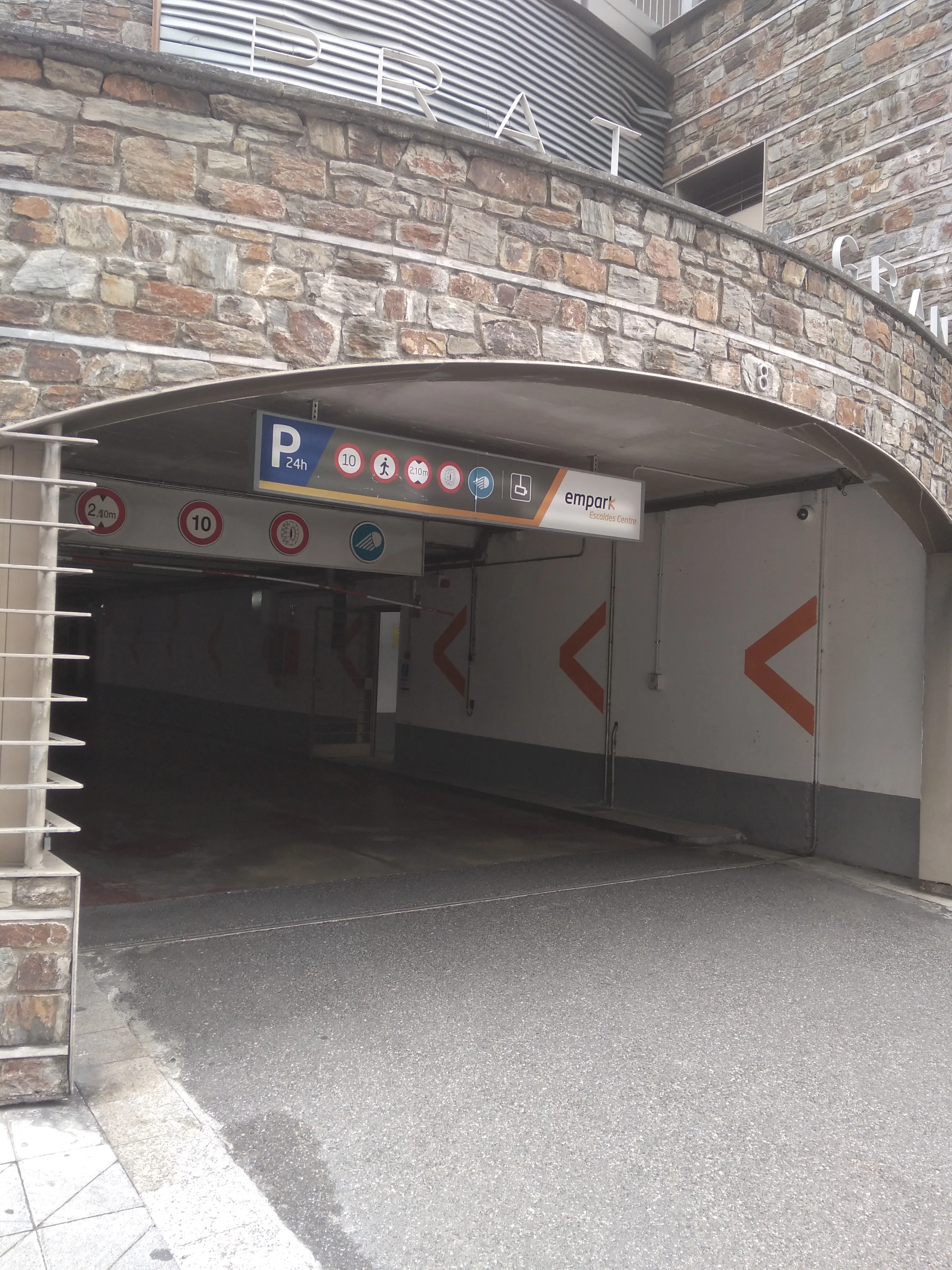 Entrance to Empark Escaldes Centre parking managed by Telpark in Escaldes-Engordany