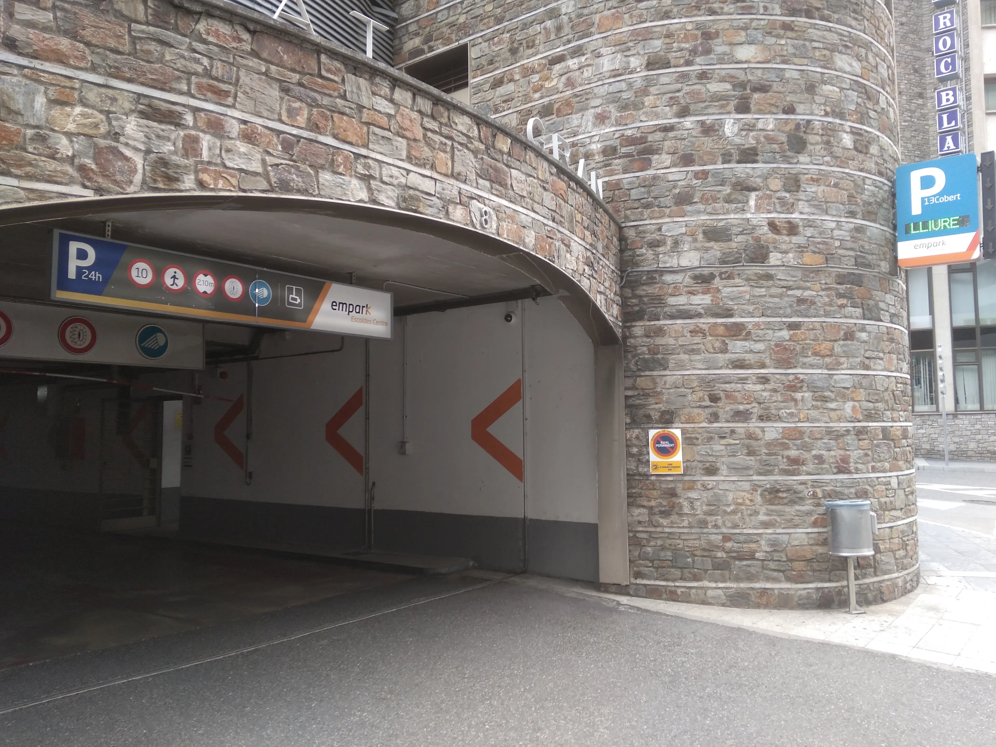 Entrance to Empark Escaldes Centre parking managed by Telpark in Escaldes-Engordany
