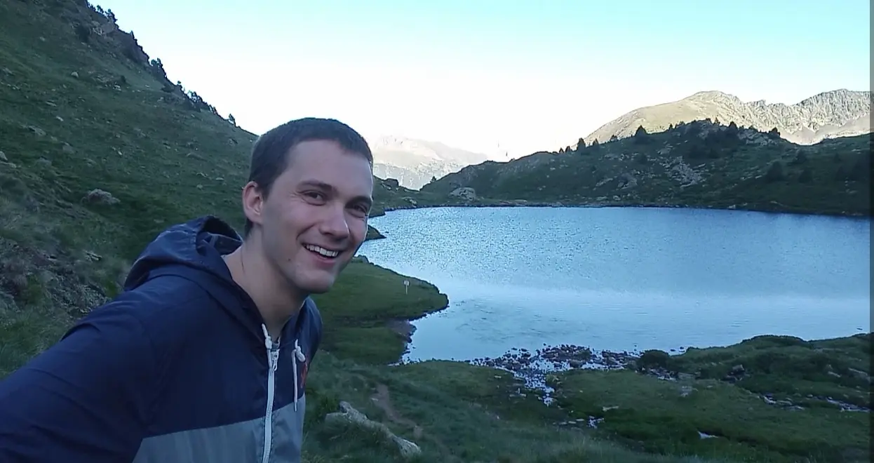 Al lado del Estany Primer en los Lagos de Tristaina