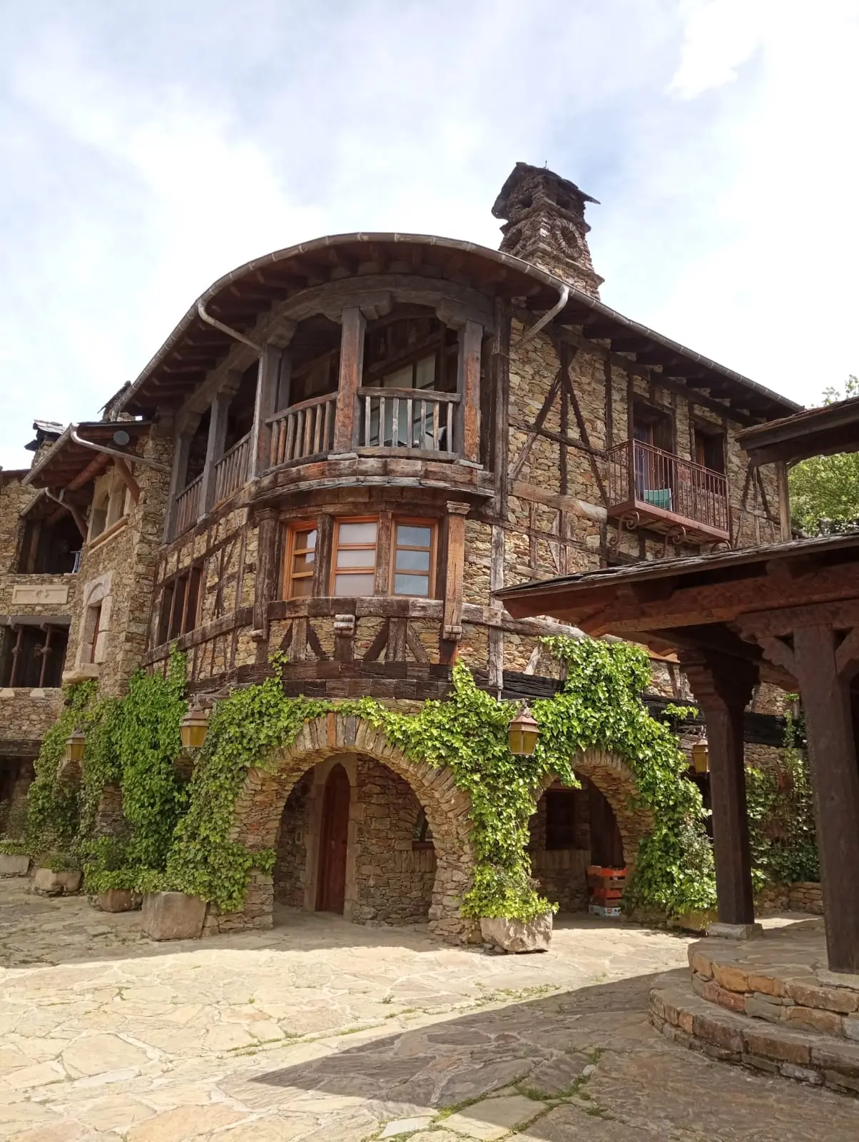 Maison avec plantes à l'entrée à Auvinyà