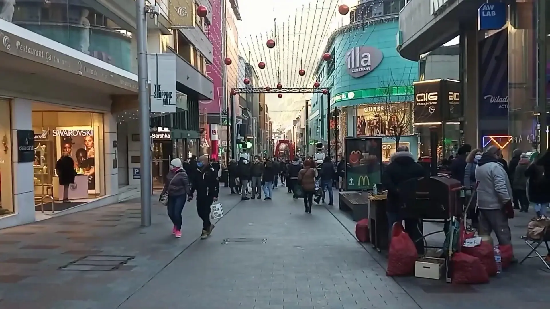 Avenida Meritxell y Carlemany - Shopping Mile de Andorra