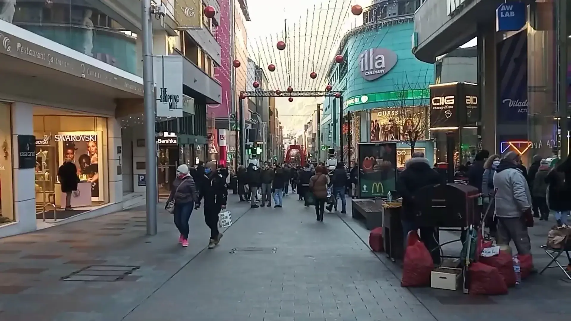 Avenue Meritxell - Centre commercial d'Andorre