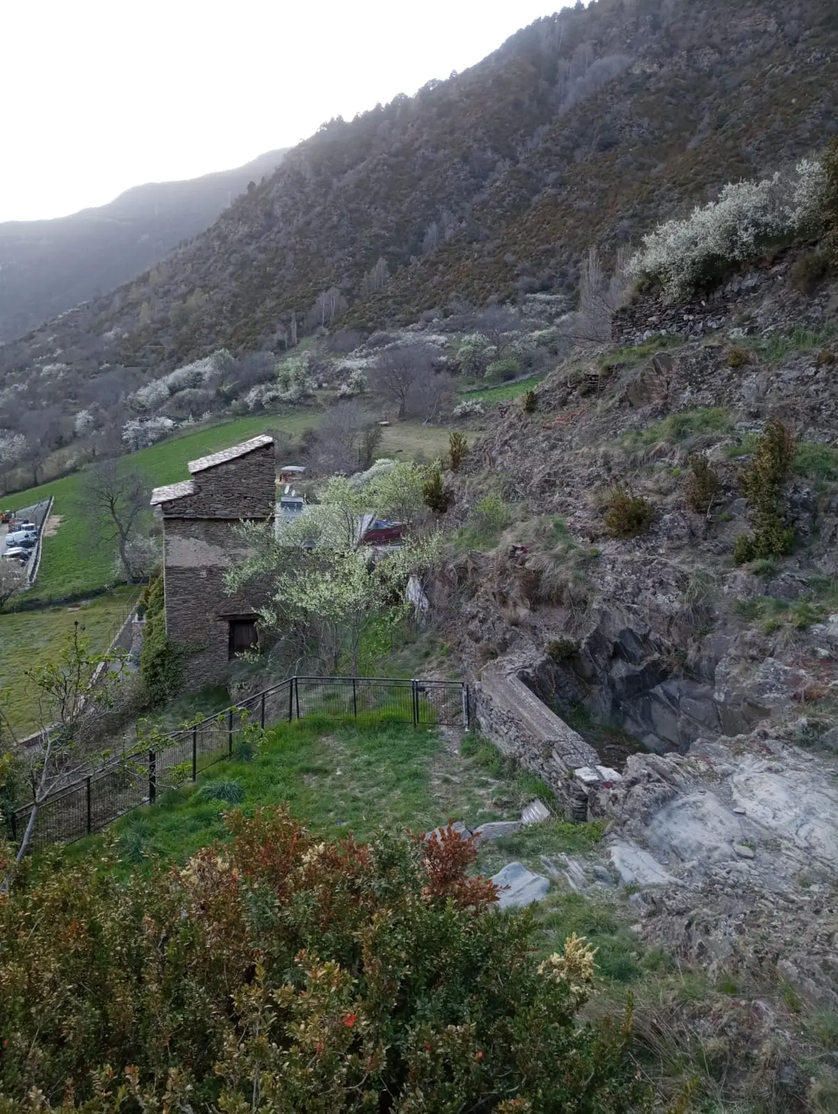 Bany de la reina mora desde lejos 2026