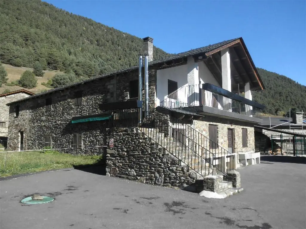 Borda Cortals de Sispony, traditional stone borda