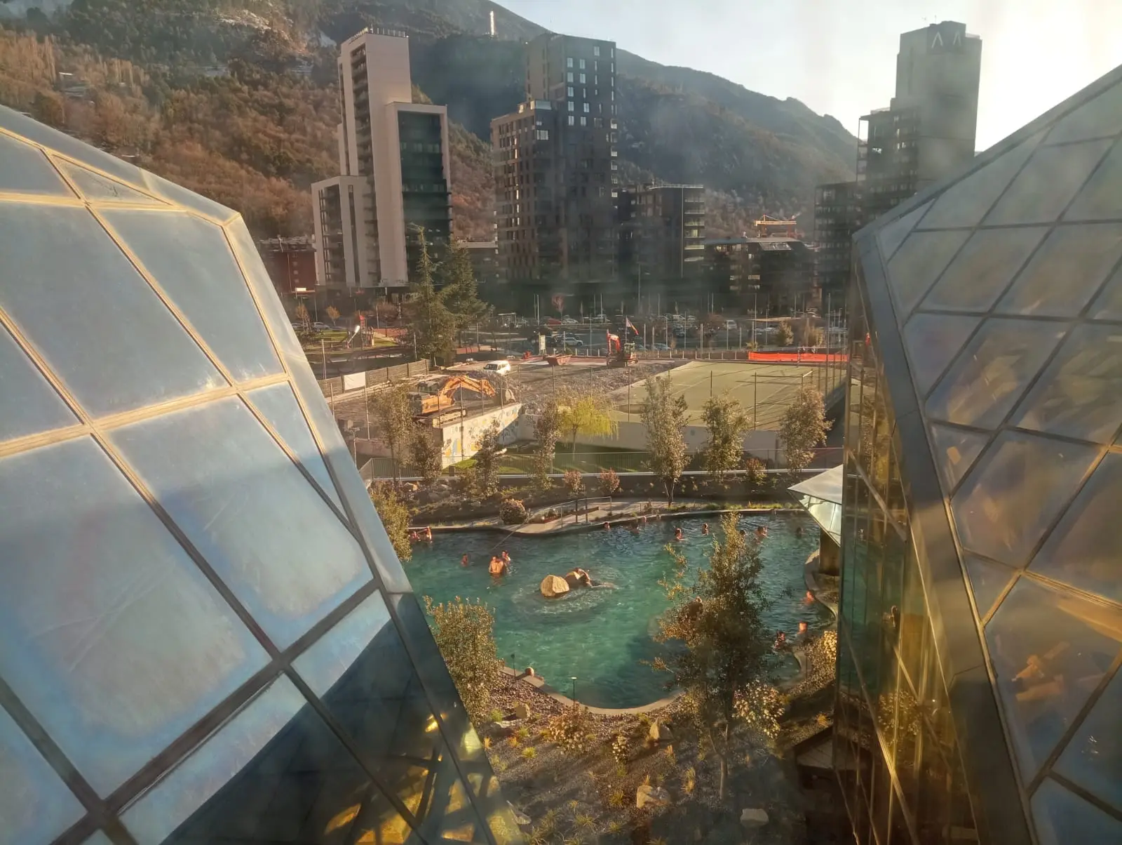 Laguna exterior con vistas