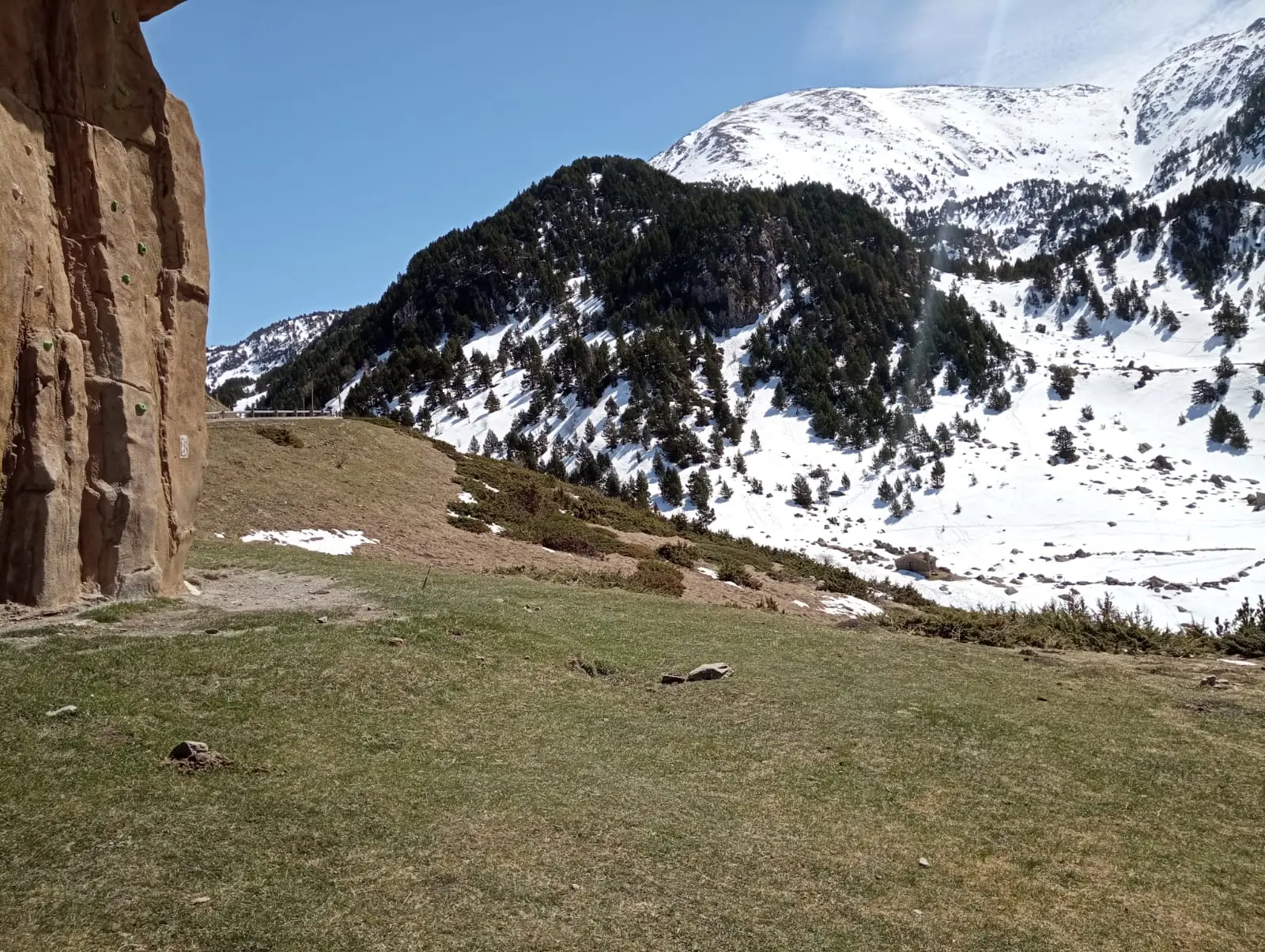 Camino hacia el puente tibetano de Encamp
