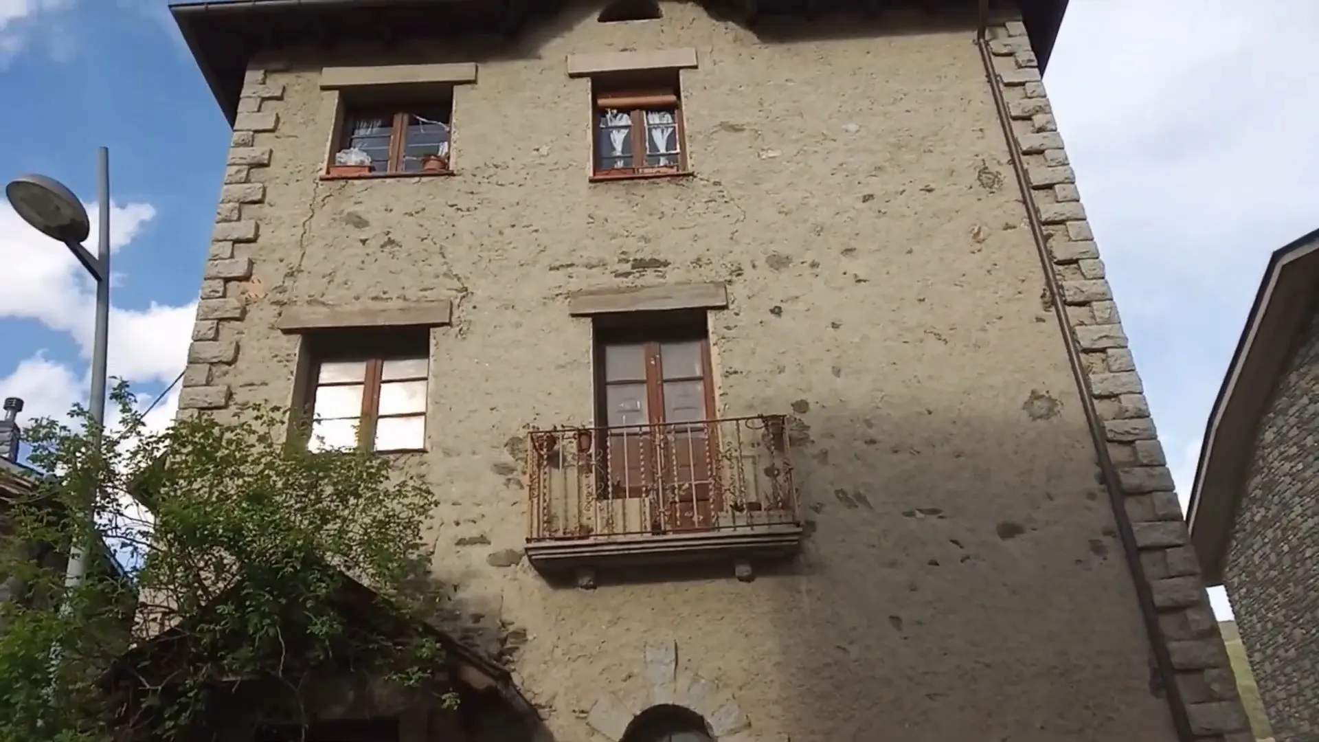Detail of an old house in Sispony