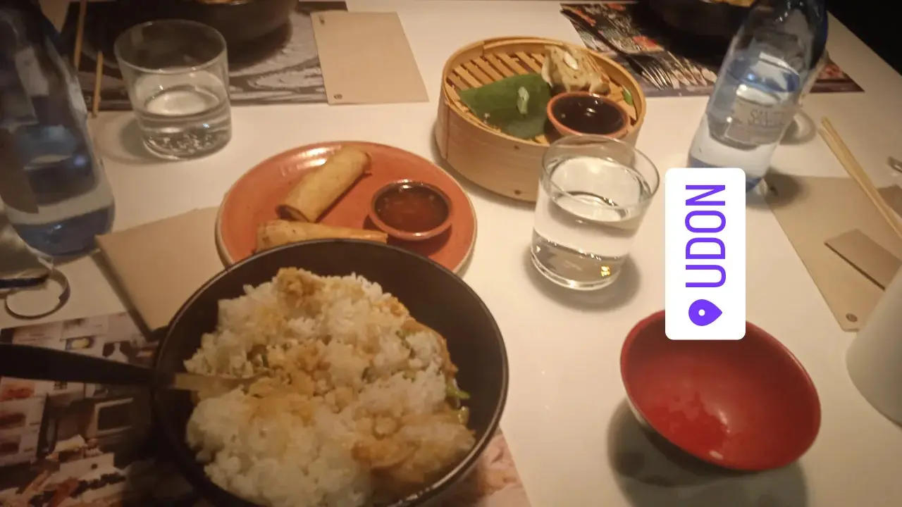 Comiendo arroz en UDON Andorra