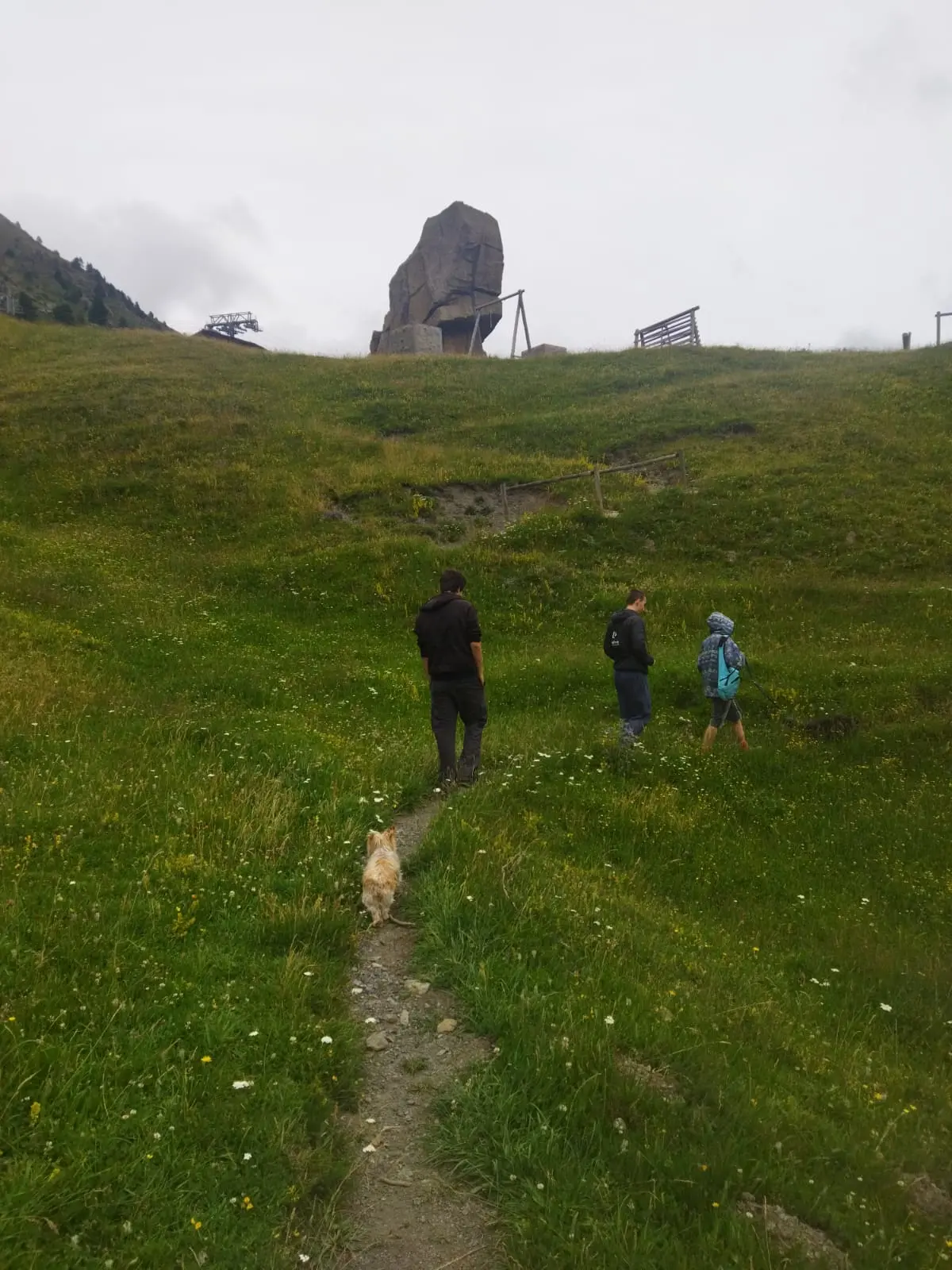 Familia en la zona del puente tibetano de Encamp