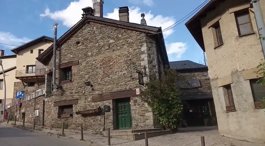 Old stone house in the center of Sispony