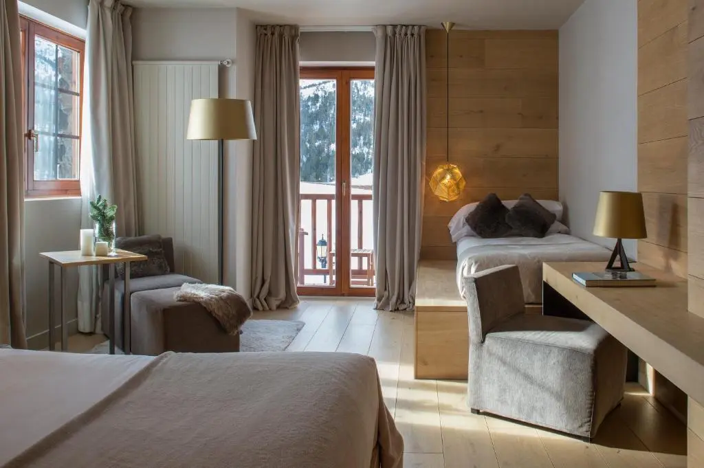 Hôtel Grau Roig 5 étoiles avec parking géant en face