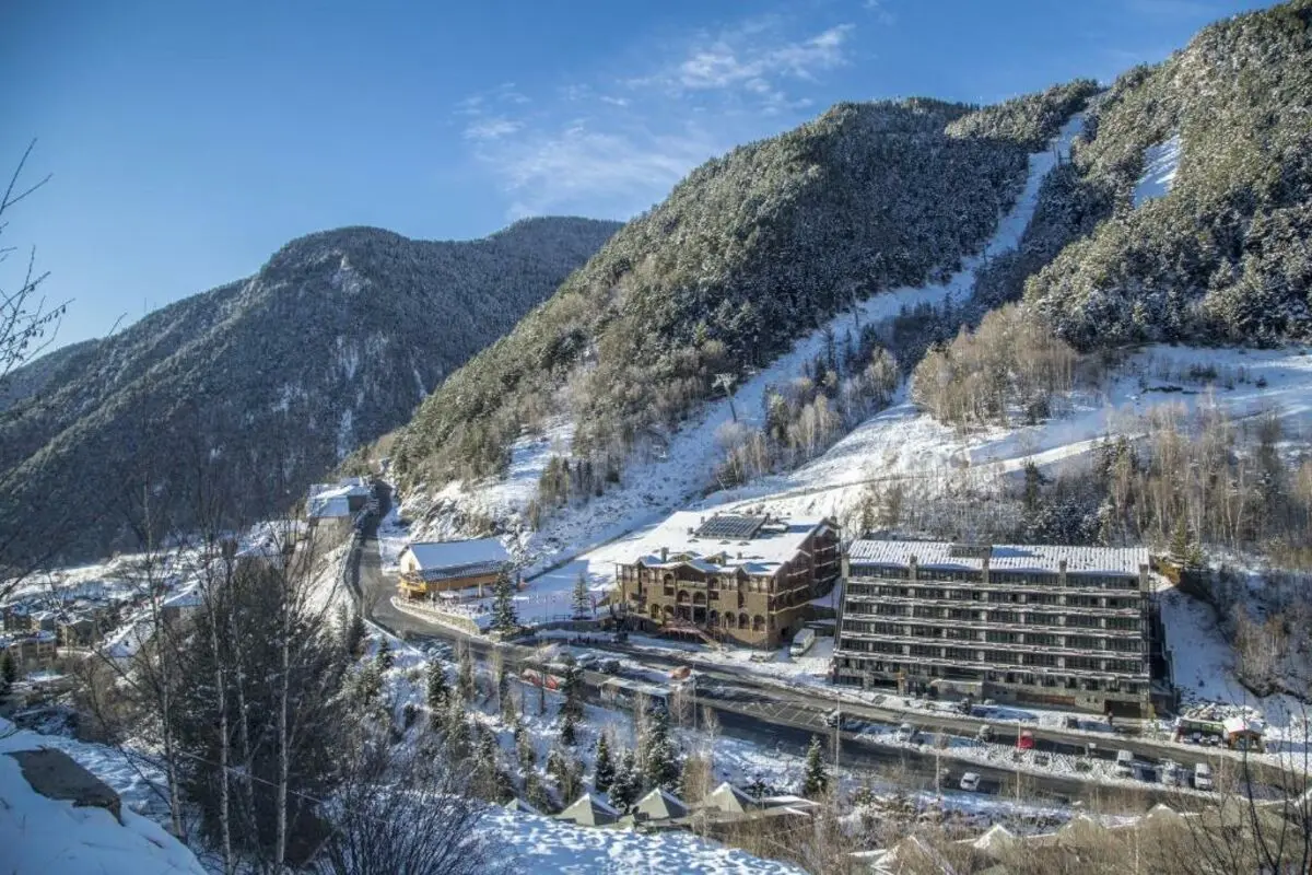 Hotel Yomo Patagonia en Arinsal con parking gratuito