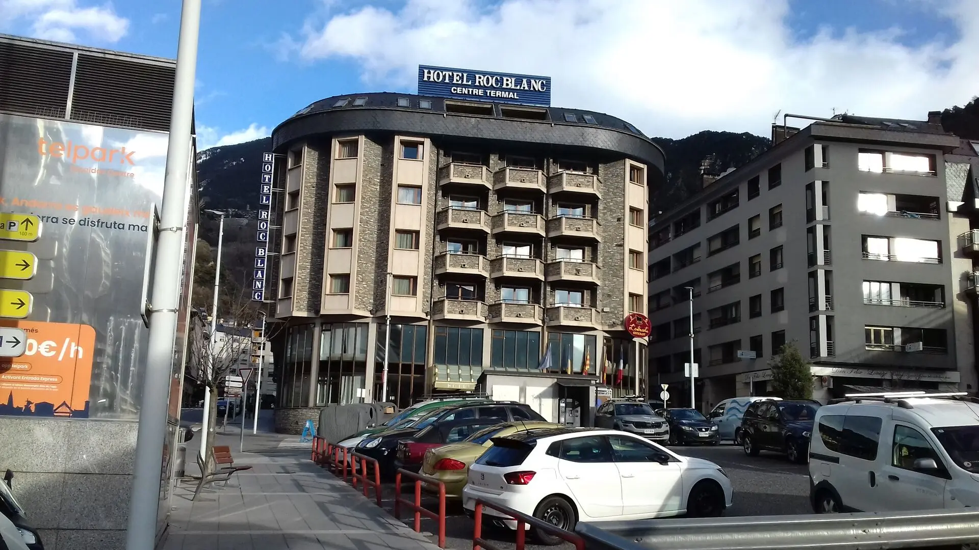Hotel Roc Blanc desde la Avinguda Carlemany en Escaldes-Engordany