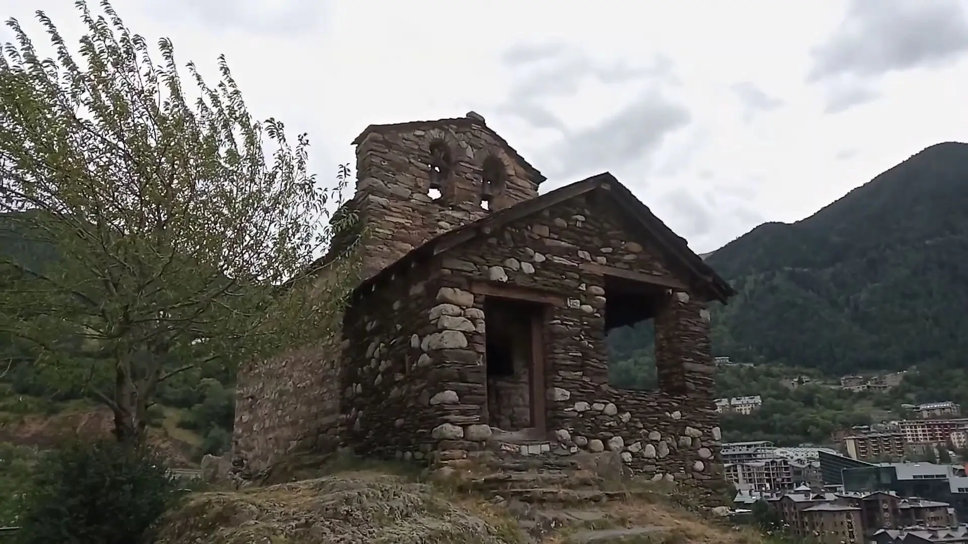 Sant Romà de Les Bons desde fuera