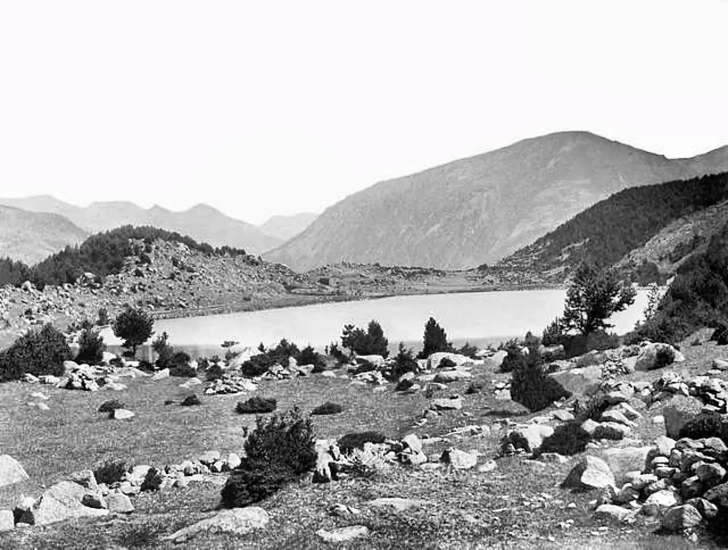 Fotografía antigua del Lago de Engolasters antes de la construcción de la presa