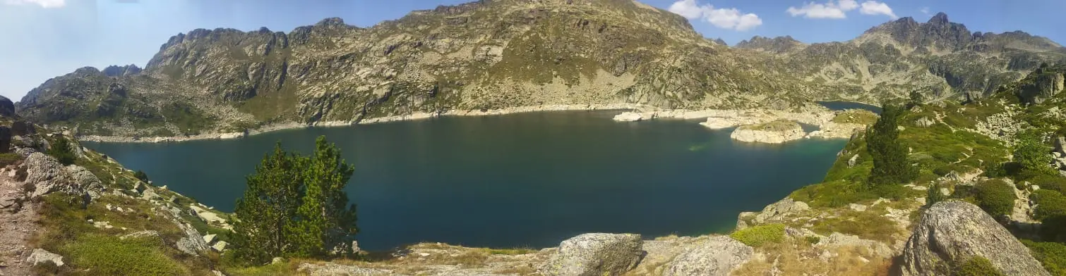 Panorámica del Llac de Juclar en el Vall d'Incles, Canillo, Andorra