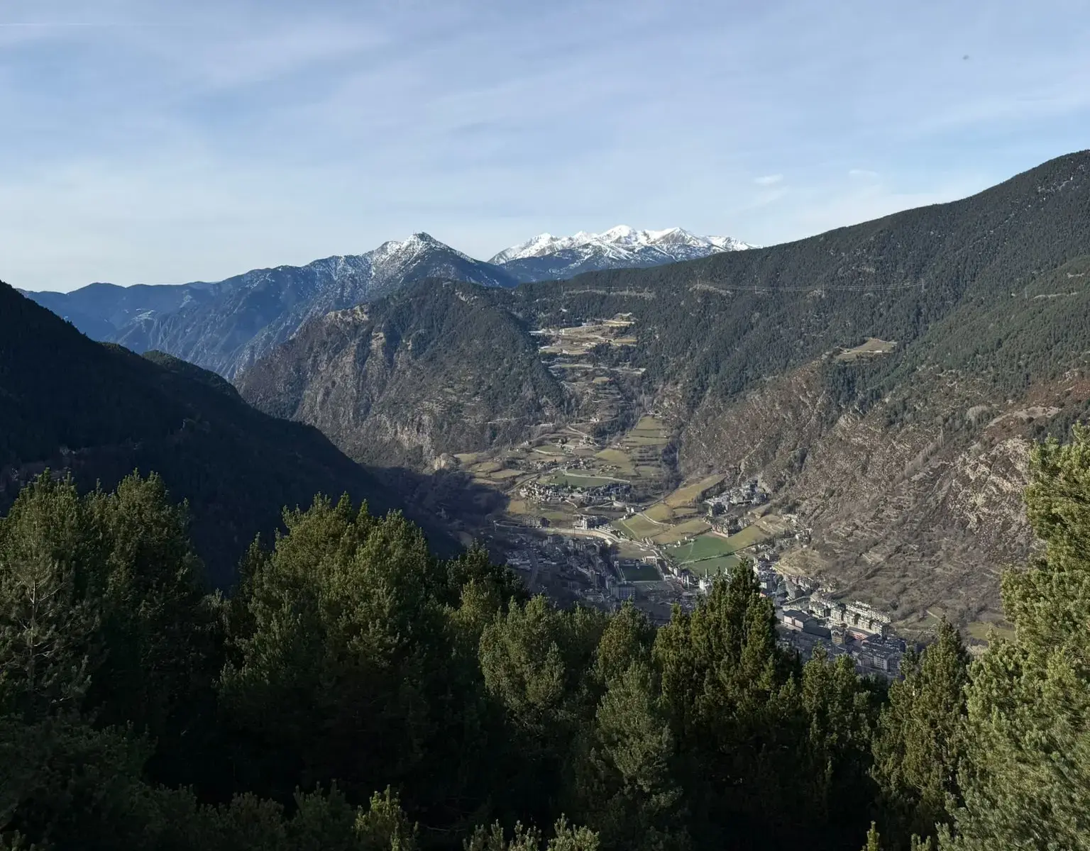 Vista panorámica de Encamp desde el Mirador del Bosc de les Allaus