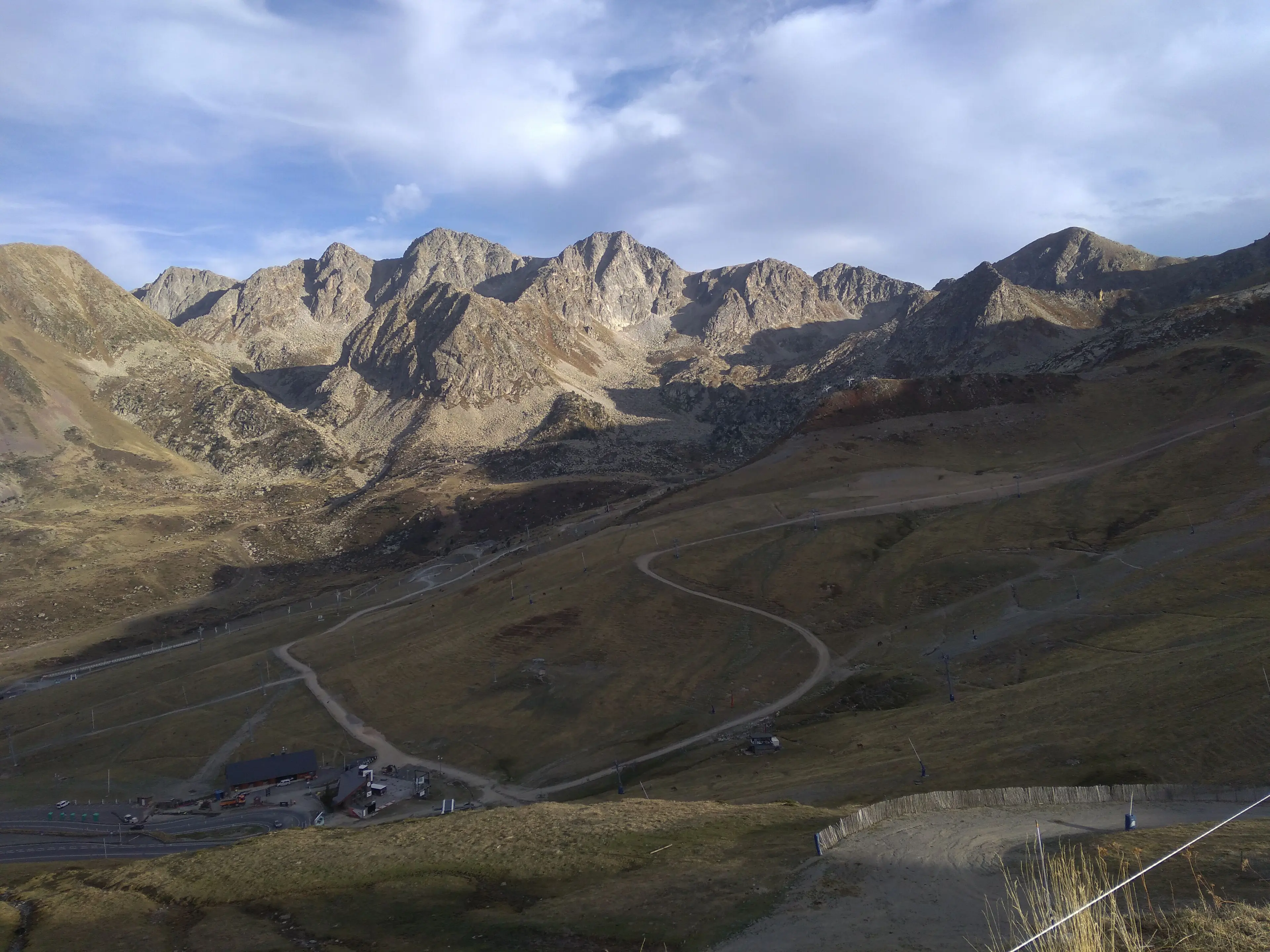 Mirador del Port d'Envalira a 2.408 metros, con vistas al valle