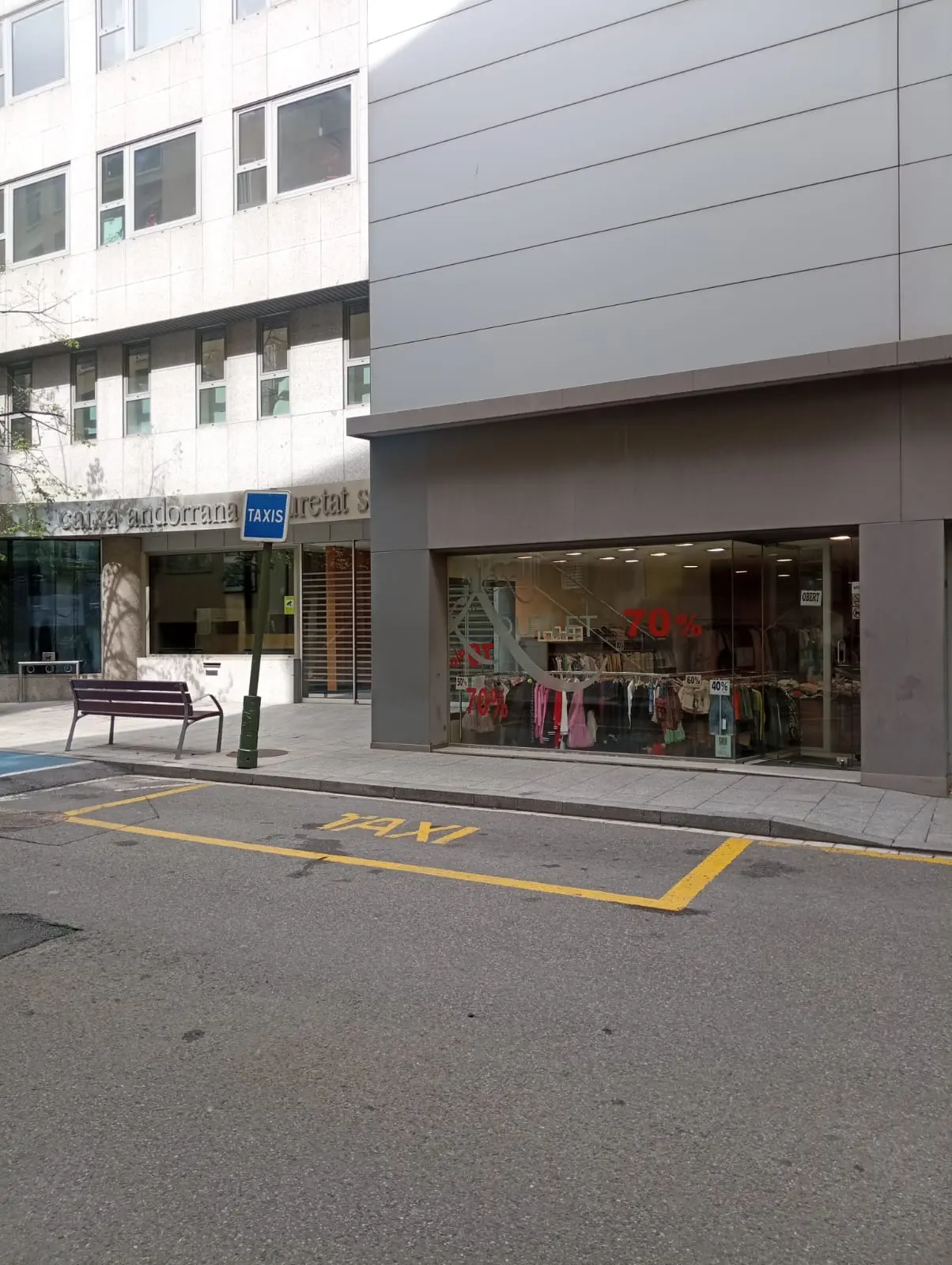 Outlet Alex Boutique de ropa al lado de la CASS en Andorra la Vella