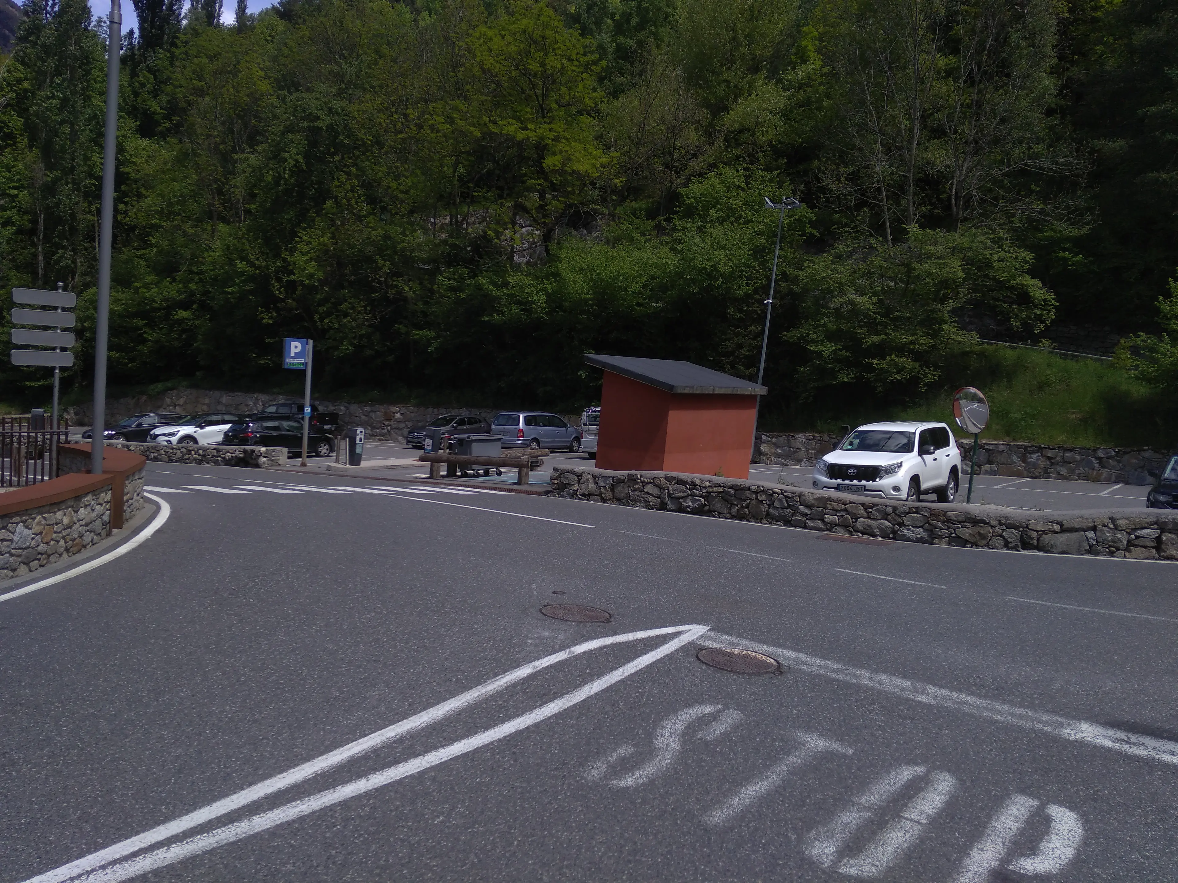 Vista del Parking Madriu en Escaldes-Engordany, parking descubierto al aire libre