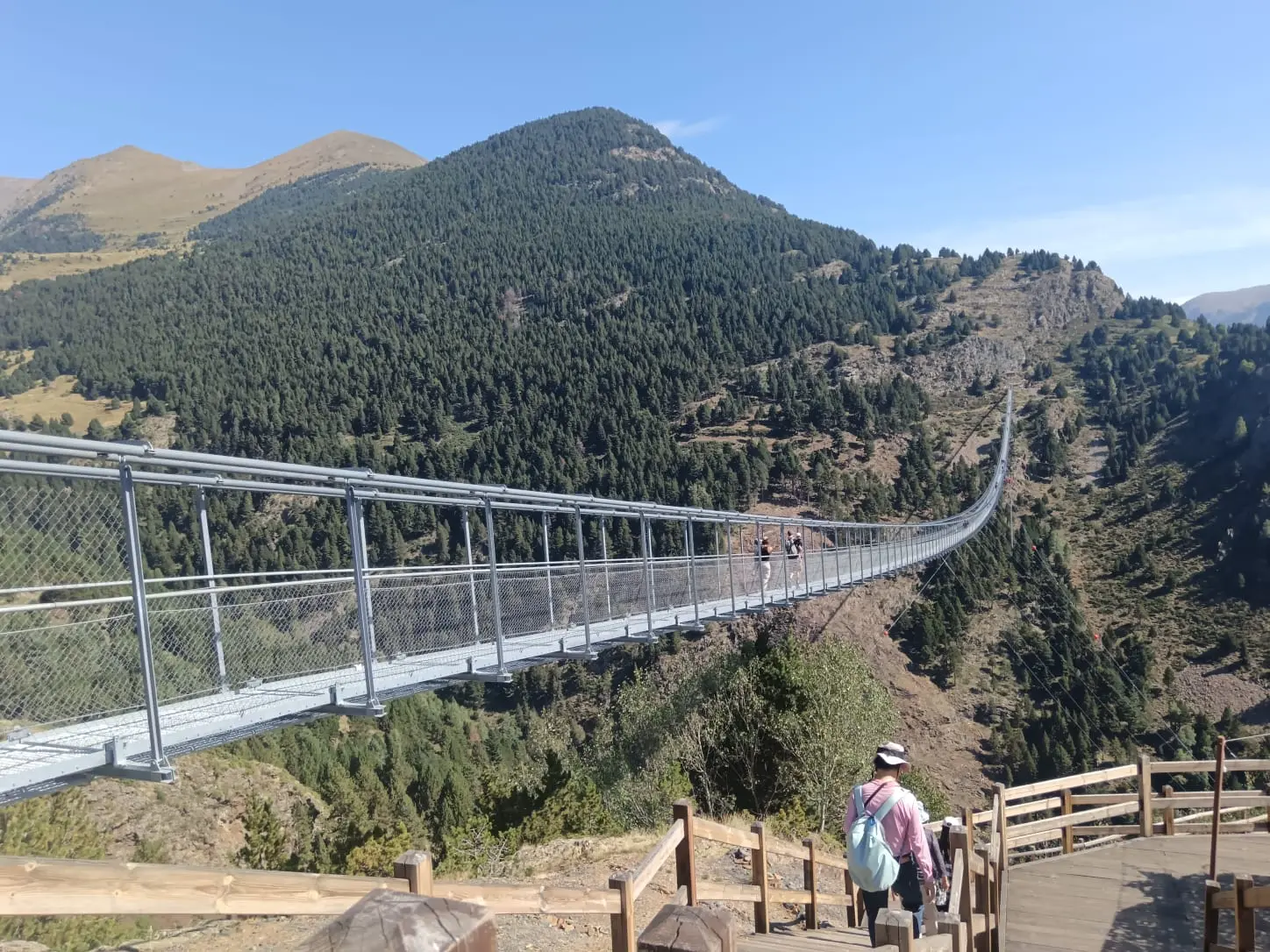 Escalier d'accès au pont tibétain
