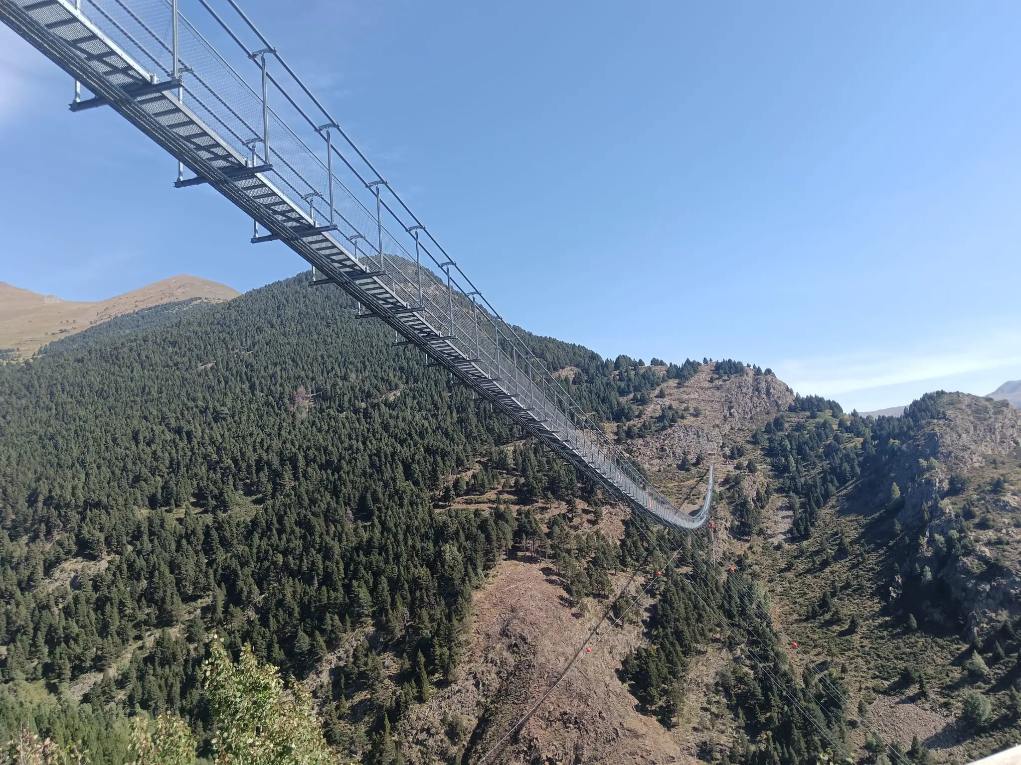 Pont tibétain vu d'en bas