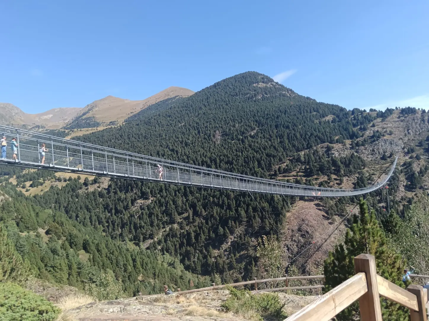 Puente tibetano de Canillo panorama