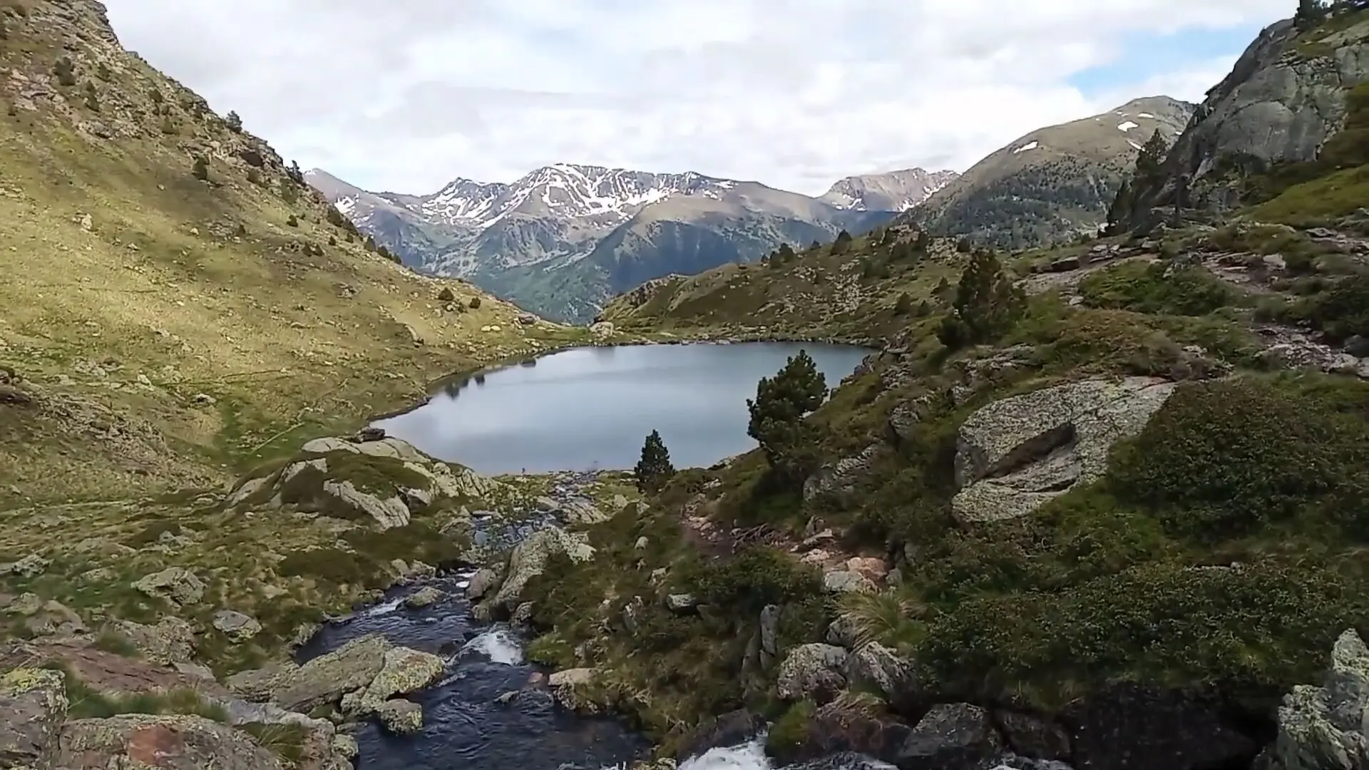 Estany Primer de cerca