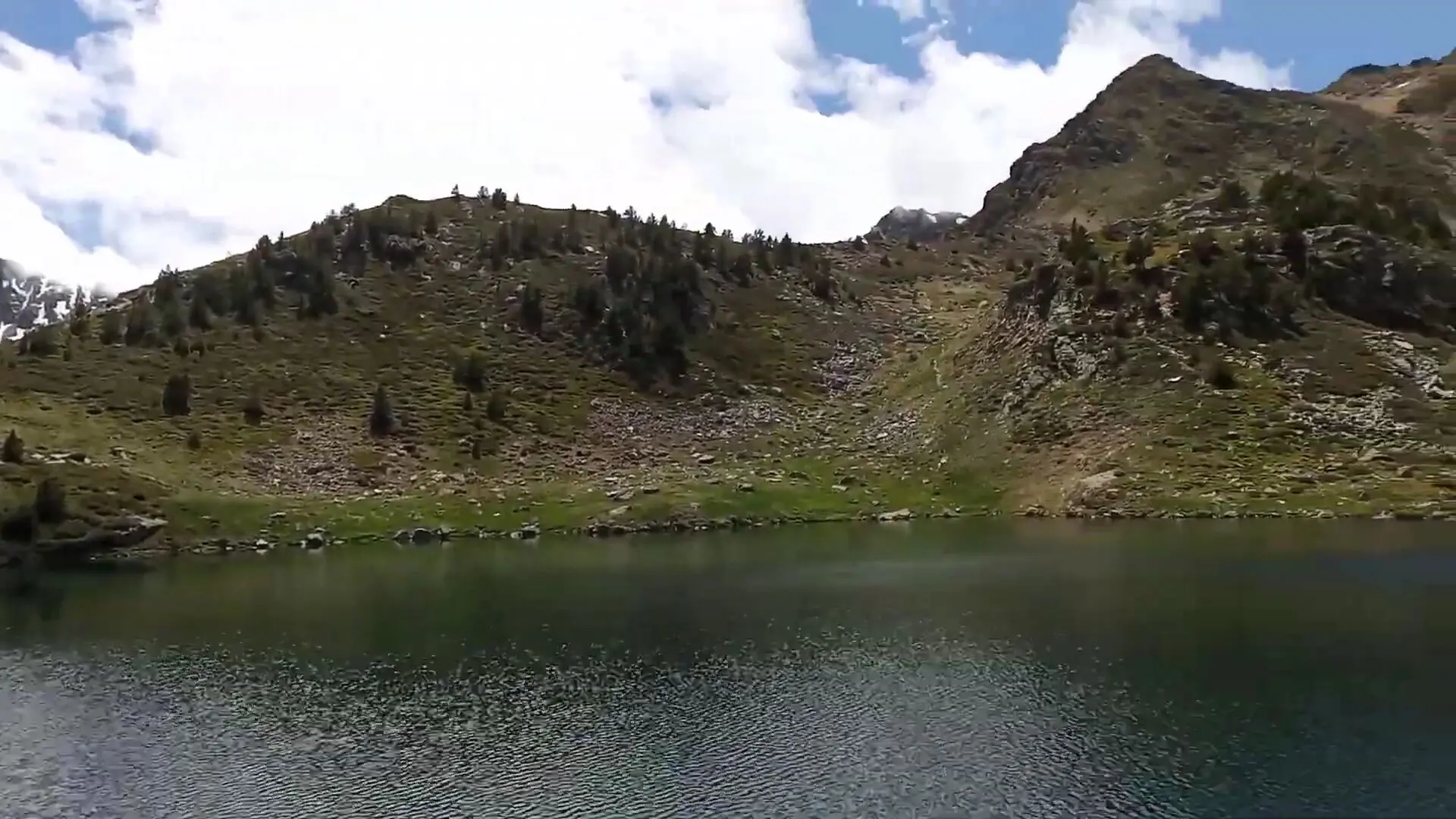 Lagos de Tristaina rodeados de montañas