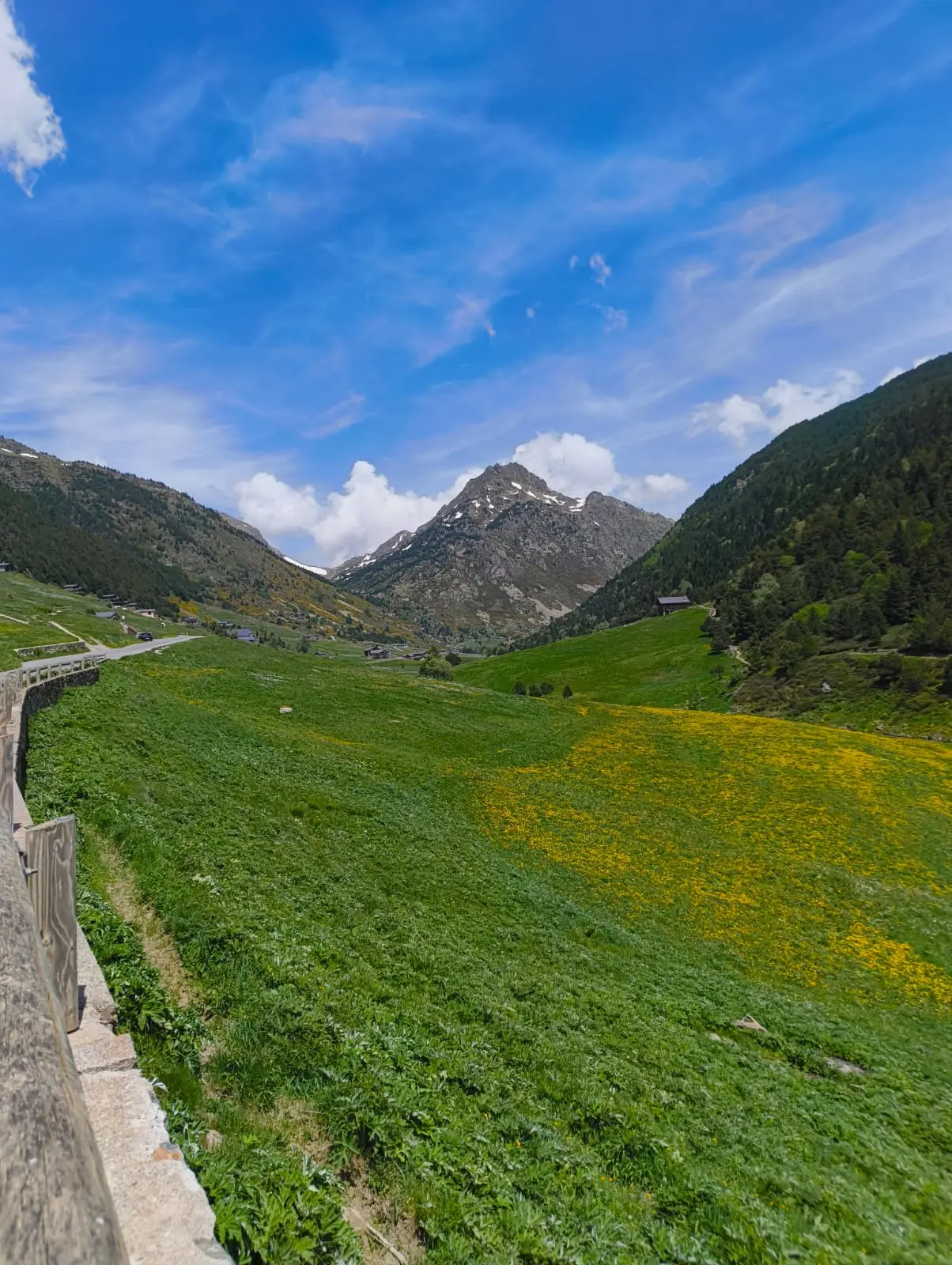 Vallée d'Incles - Randonnée et lacs en été