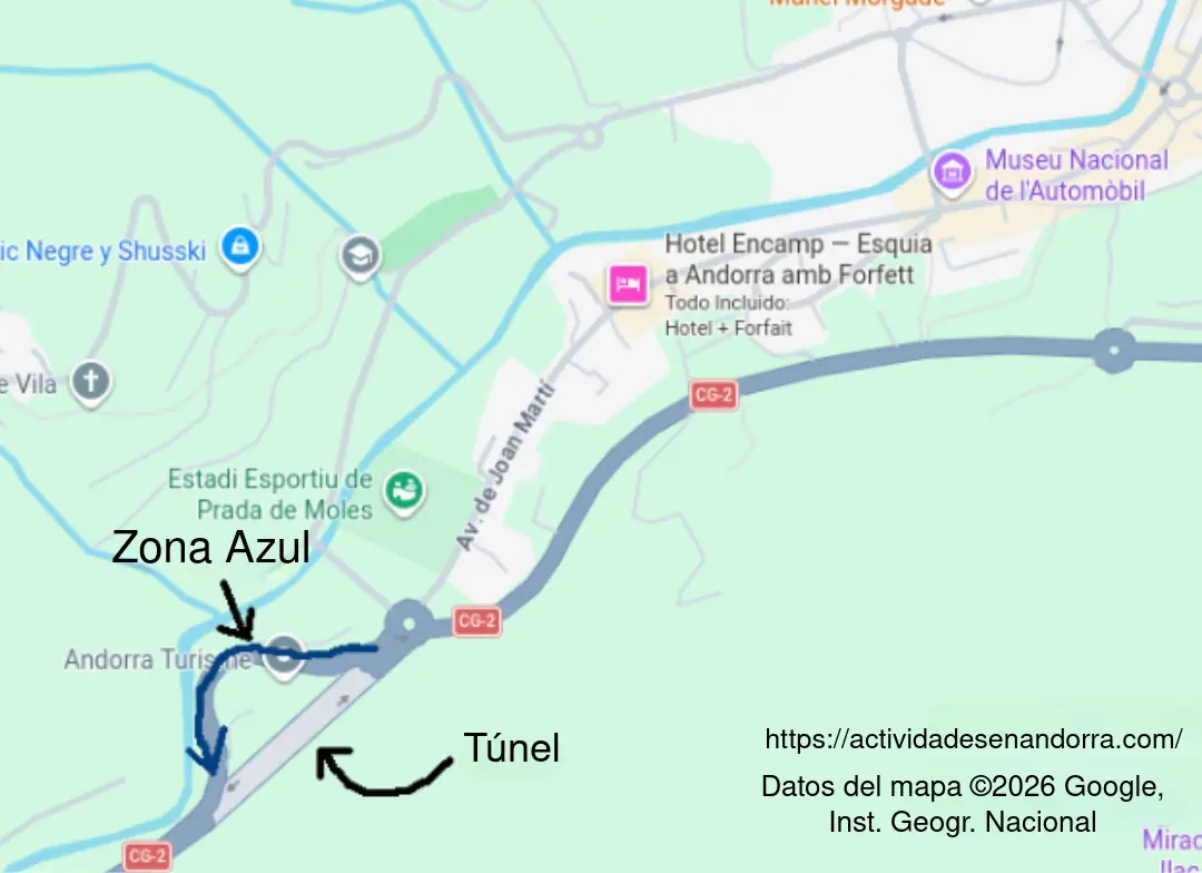 Zona azul de aparcamiento al lado del túnel de Encamp, entrada por la CG-2